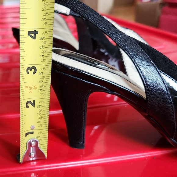 Naturalizer Black slingback pumps - Picture 5 of 10